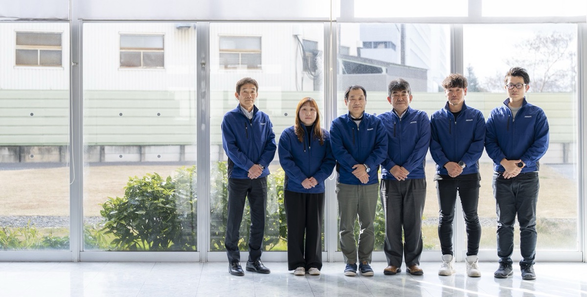 アイシン株式会社で働く社員のみなさん。デフと聴者がともに働くチーム。